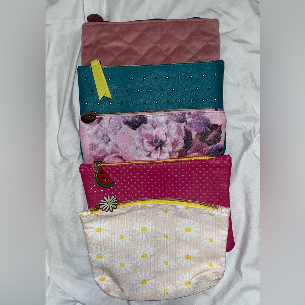 5 Small makeup bags